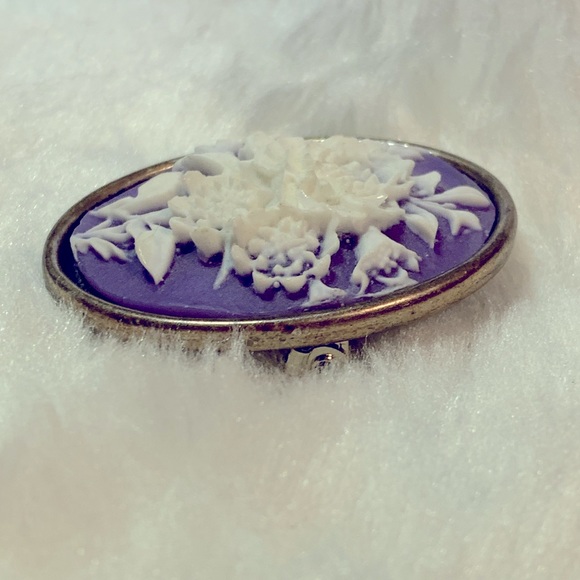 ❄️3/$20❄️ Vintage Flower Cameo Brooch Pendant - Picture 6 of 6